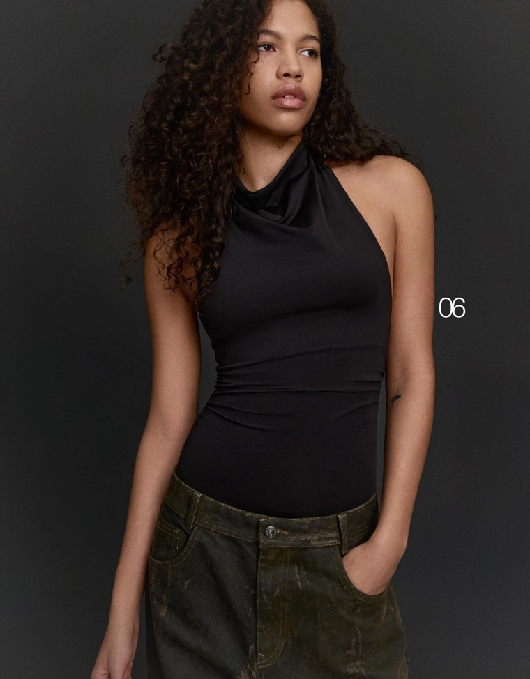 Боди с горловиной халтер и сборками