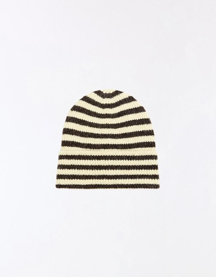 Шапка бини в полоску в стиле скейтер