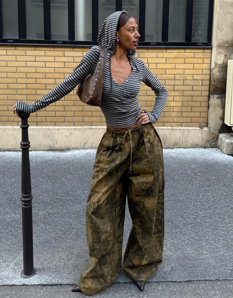 Сумка-мешок из искусственной кожи с заклепками