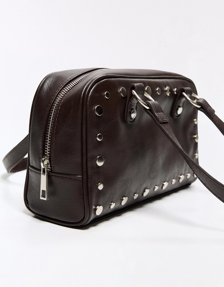 Сумка-боулинг с заклепками