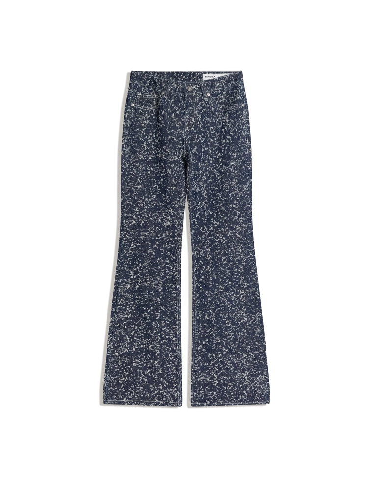 Джинсы свободного кроя клеш с текстурой