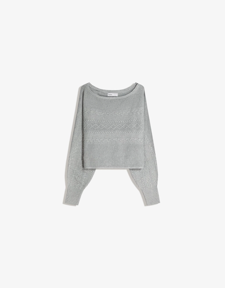 Свитер с вырезом «лодочка» и узором «косы»