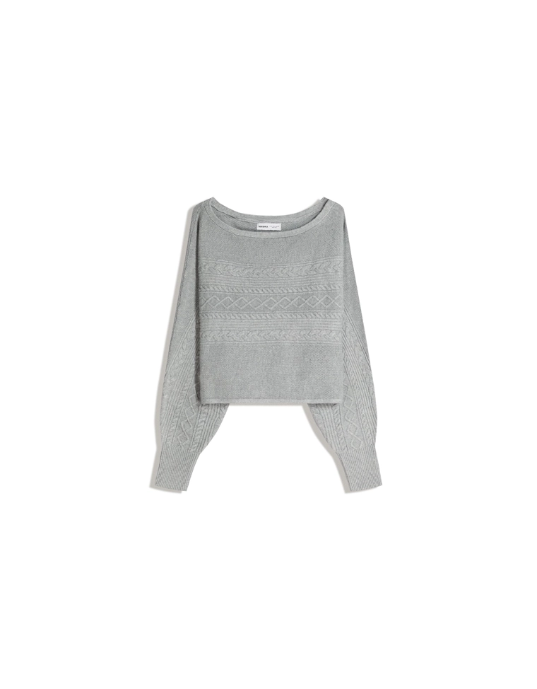 Свитер с вырезом «лодочка» и узором «косы»