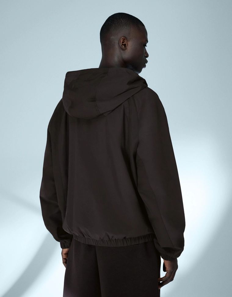 Куртка из высокотехнологичной ткани с капюшоном