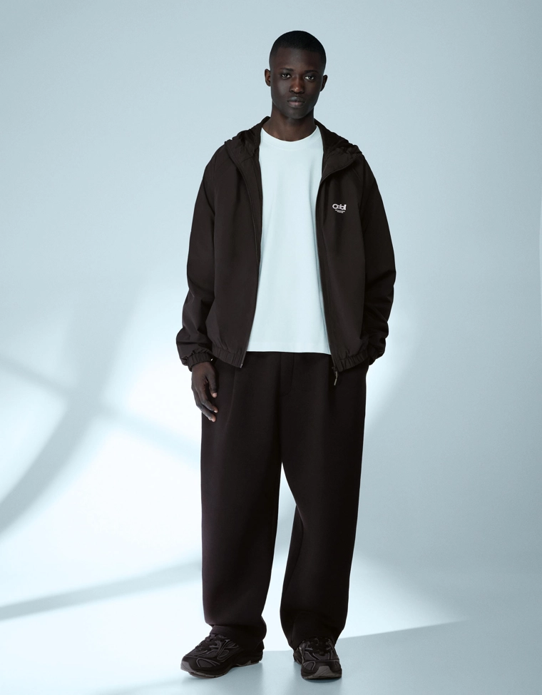 Куртка из высокотехнологичной ткани с капюшоном