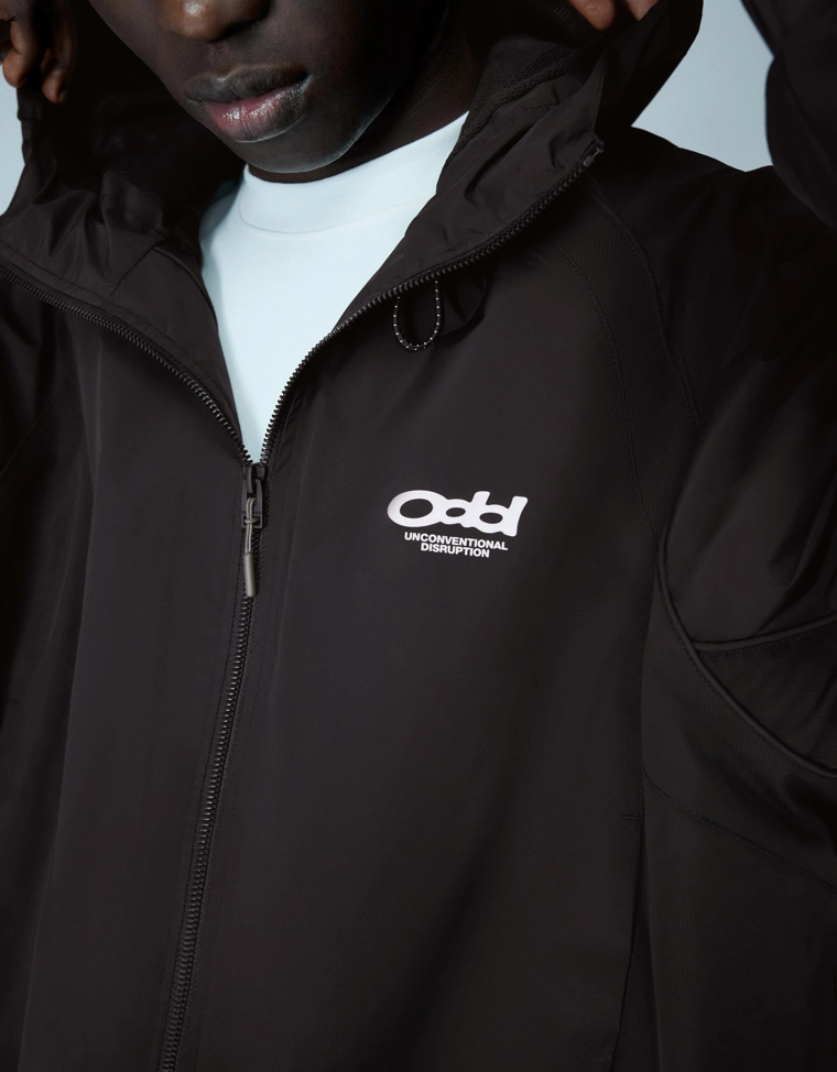 Куртка из высокотехнологичной ткани с капюшоном