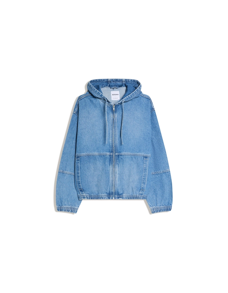 Джинсовая куртка с капюшоном