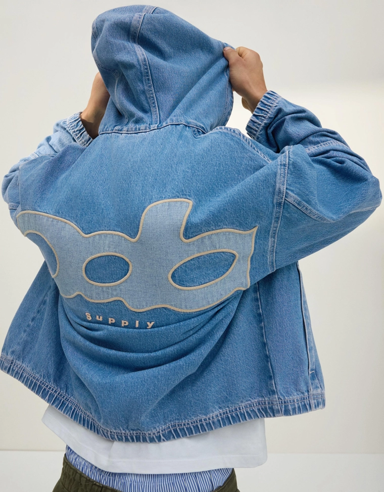 Джинсовая куртка с капюшоном