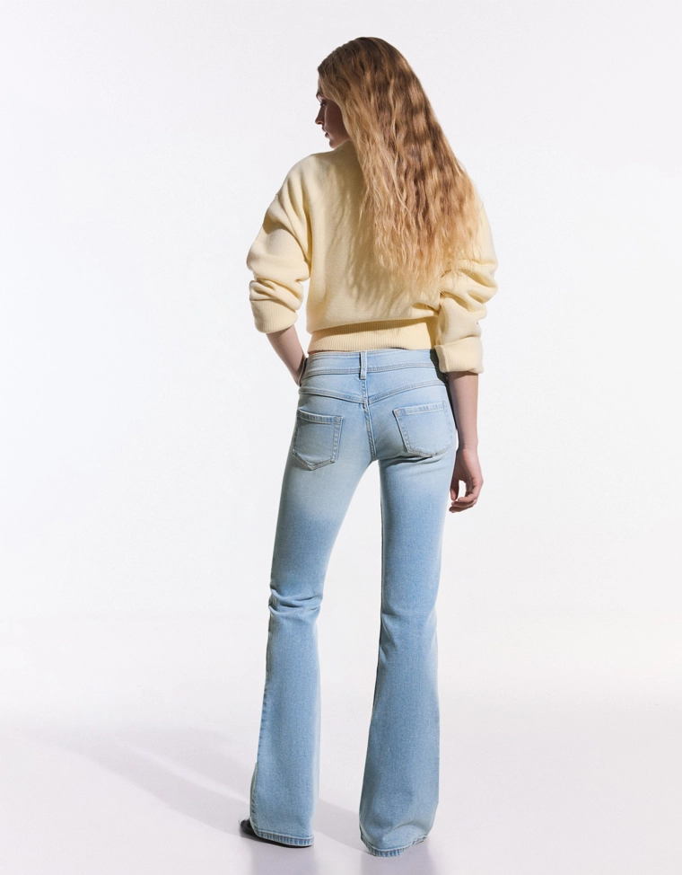 Расклешенные джинсы с низкой посадкой