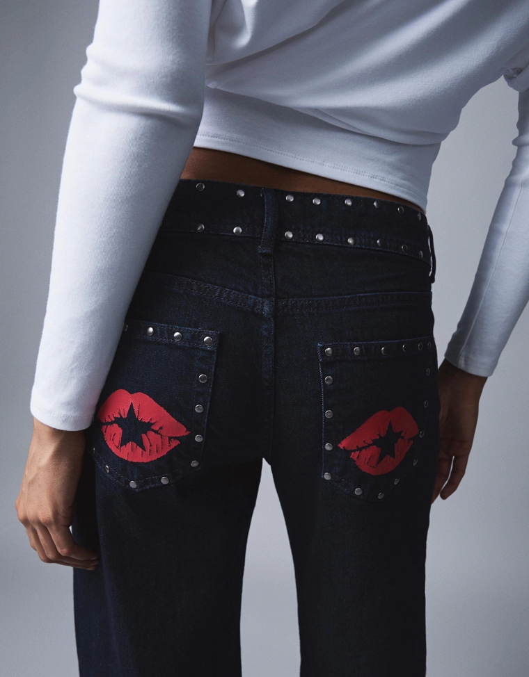 Джинсы свободного кроя с низкой посадкой и заклепками