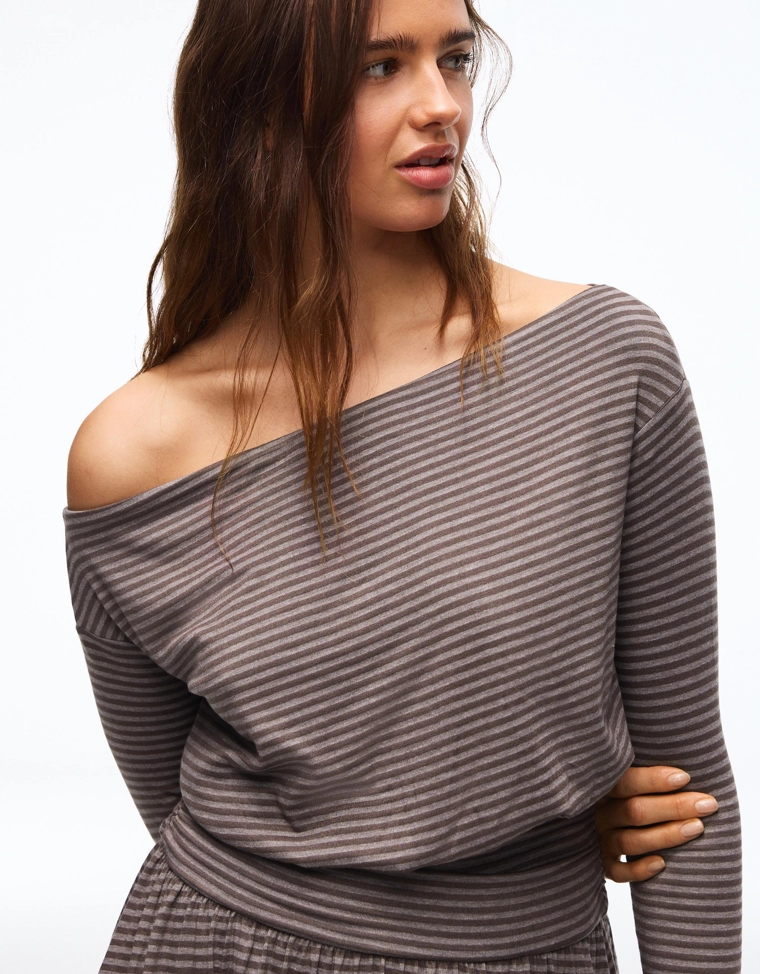 Мини-платье с длинными рукавами и поясом с принтом