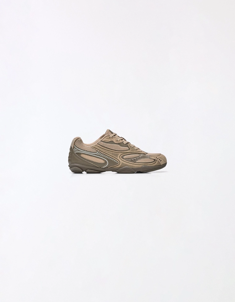 Спортивная обувь на тонкой подошве