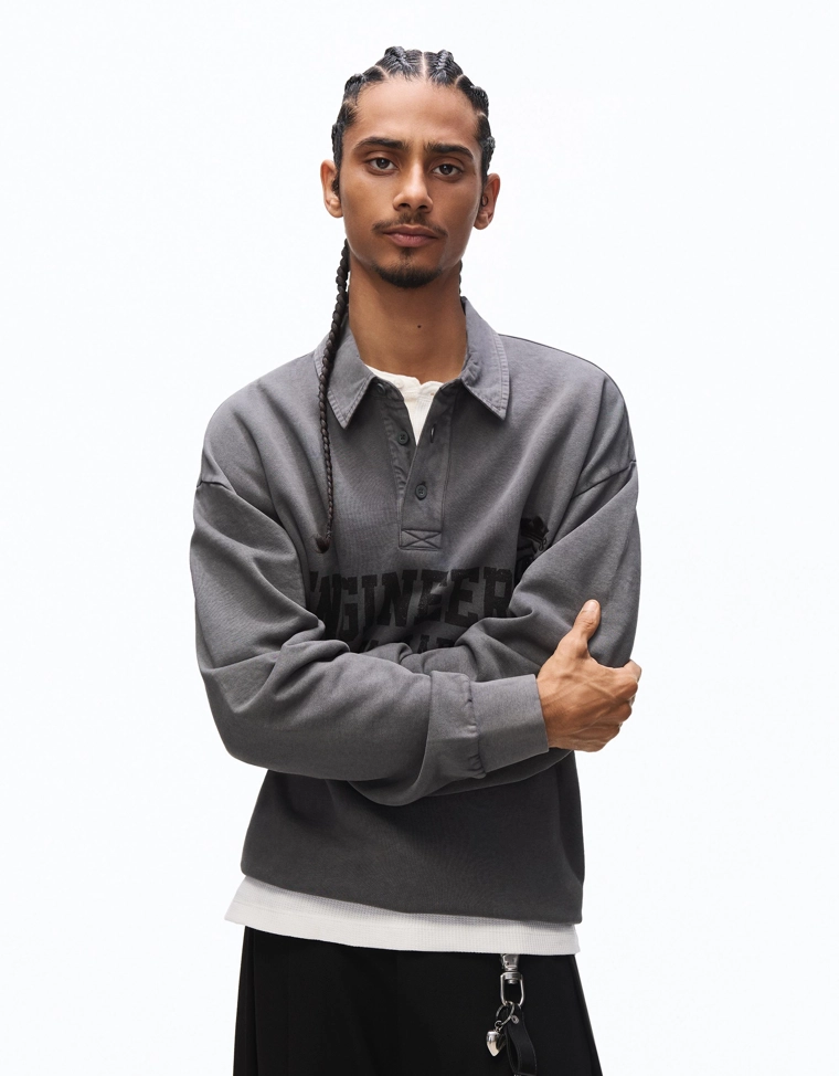 Свитер с воротником поло и принтом