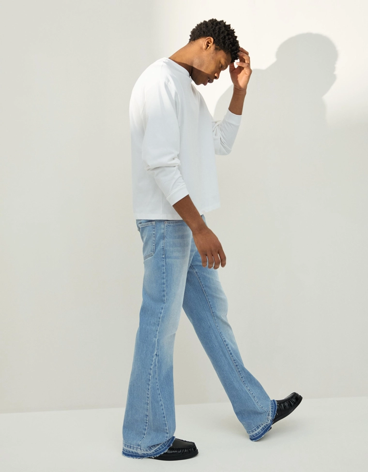 Расклешенные джинсы комфортной посадки