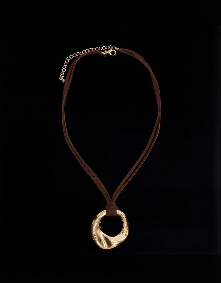 Шнурок с подвеской