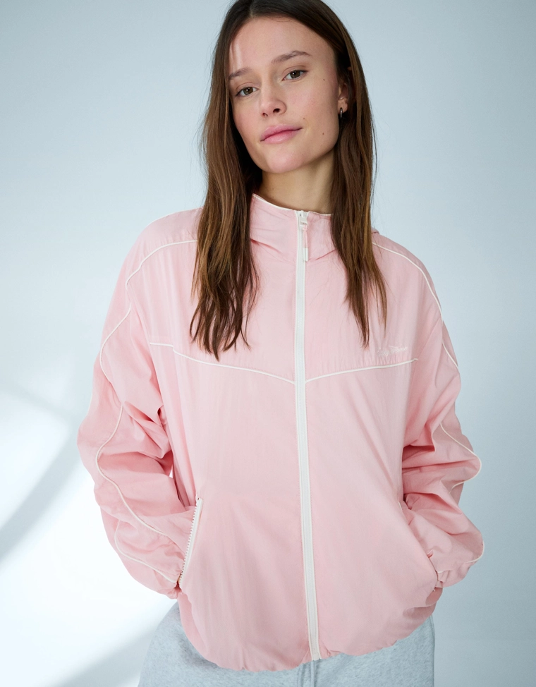 Техническая куртка с капюшоном bershka
