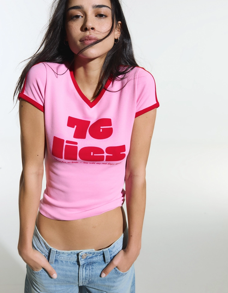 Футболка с контрастным принтом
