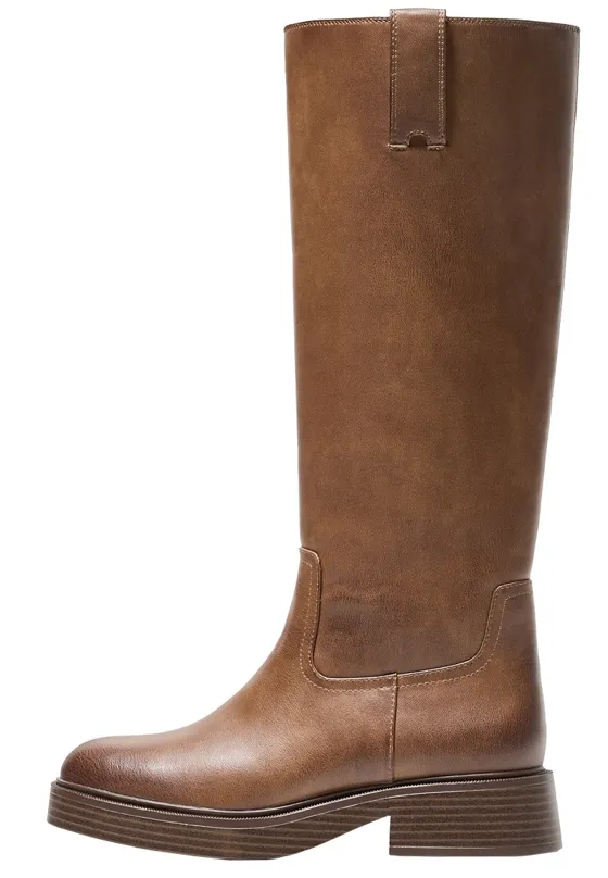 Сапоги до колена на низком каблуке