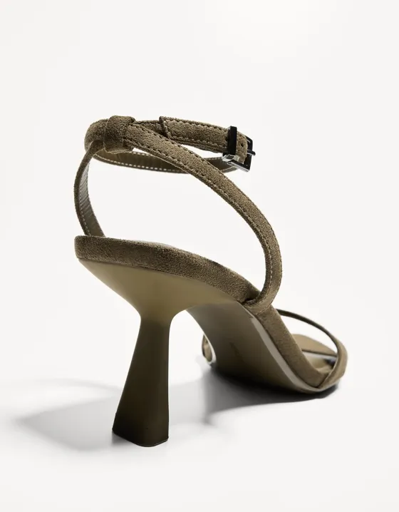 Босоножки на каблуке с ремешком на щиколотке