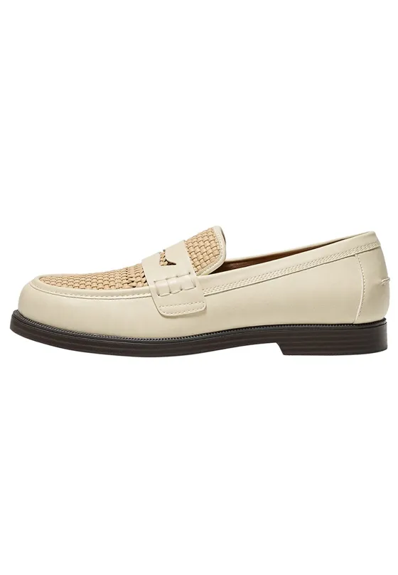 Плетеные лоферы