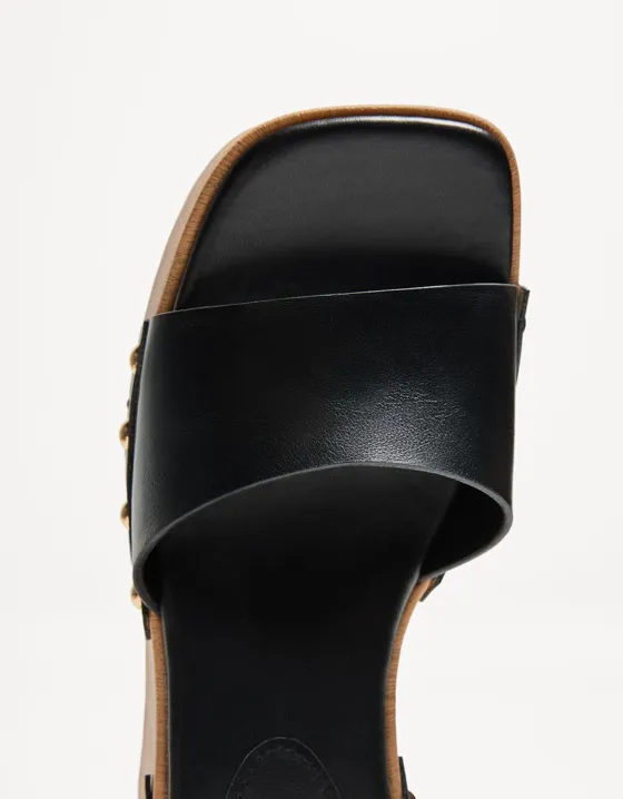 Босоножки на высокой танкетке и платформе