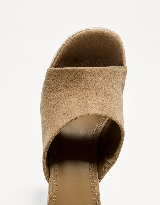 Босоножки на каблуке и платформе из джута