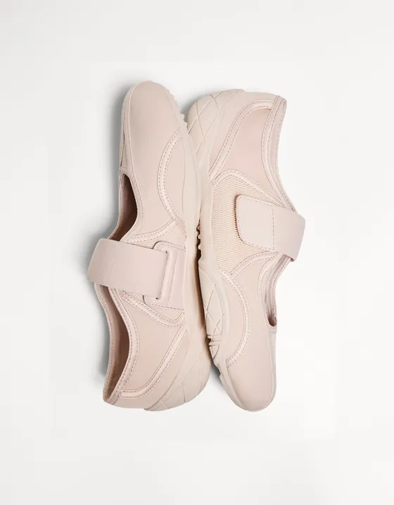 Балетки в спортивном стиле