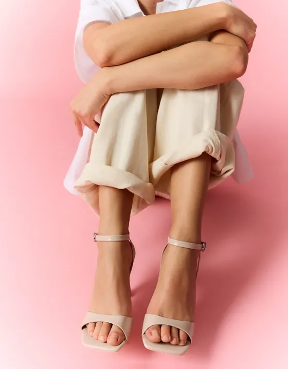 Босоножки на каблуке с ремешком на щиколотке