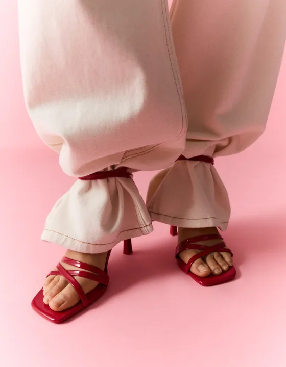 Босоножки с ремешками