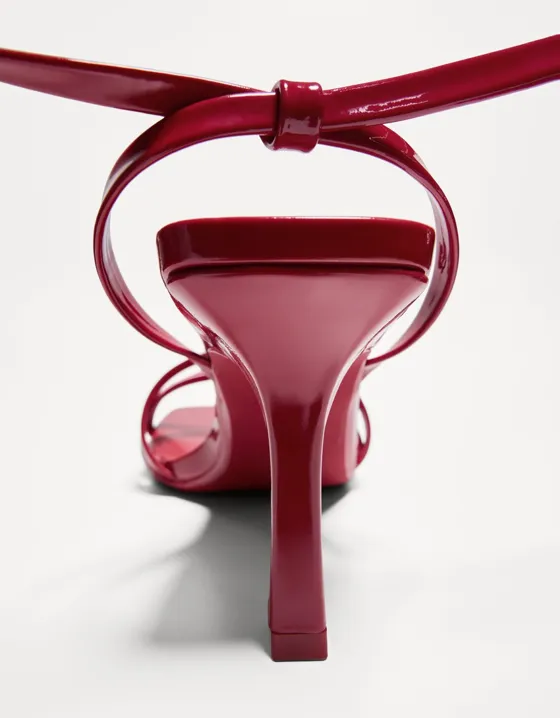 Босоножки с ремешками