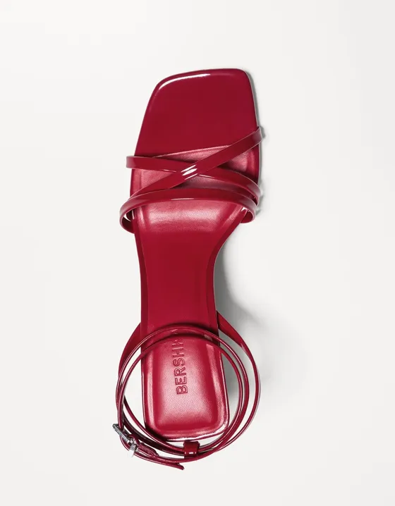 Босоножки с ремешками