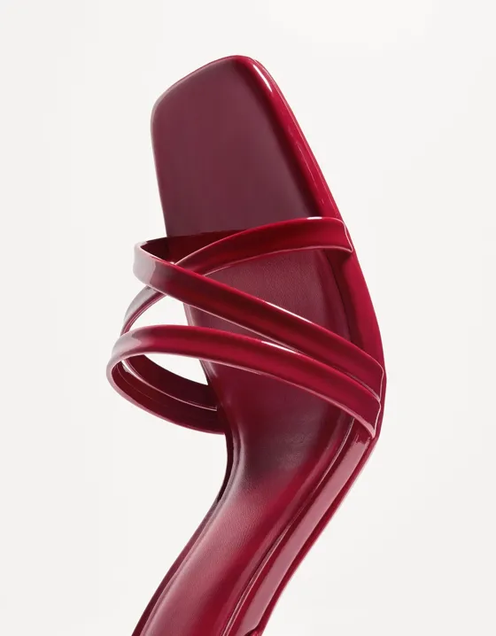 Босоножки с ремешками