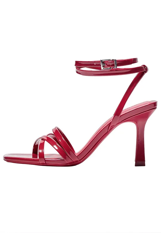 Босоножки с ремешками