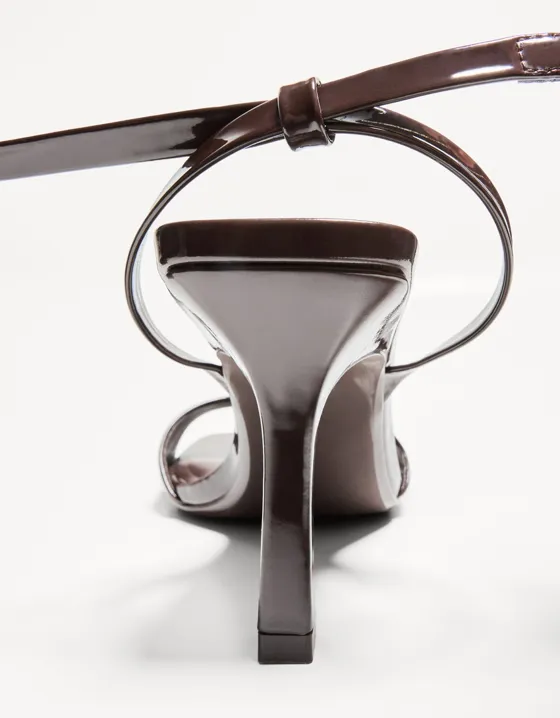 Босоножки на каблуке с ремешком на щиколотке