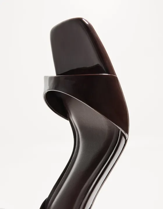 Босоножки на каблуке с ремешком на щиколотке