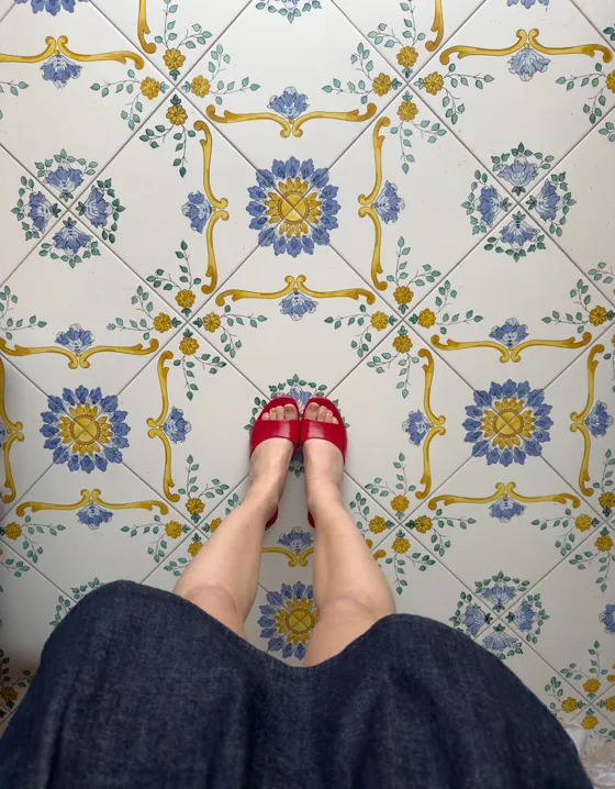 Босоножки-мюли на низком тонком каблуке