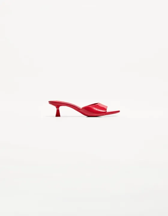 Босоножки-мюли на низком тонком каблуке