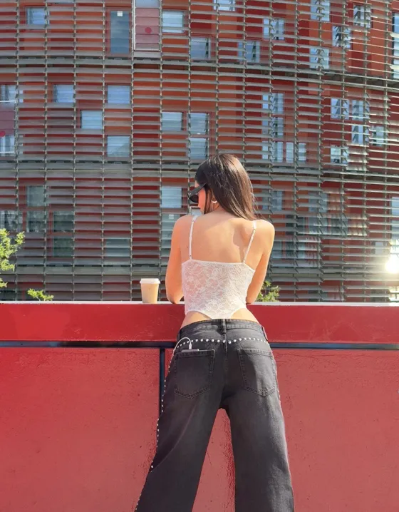 Боди на бретелях с кружевом