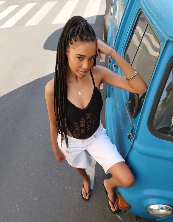 Боди на бретелях с кружевом