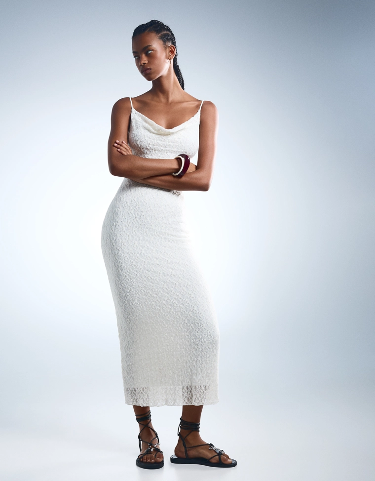 Платье миди с кружевом