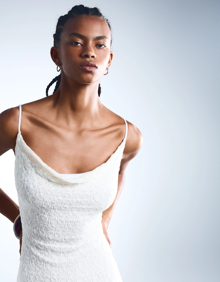 Платье миди с кружевом