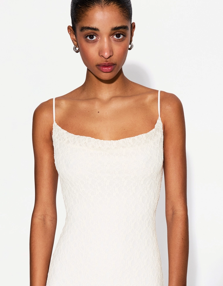 Платье миди с кружевом