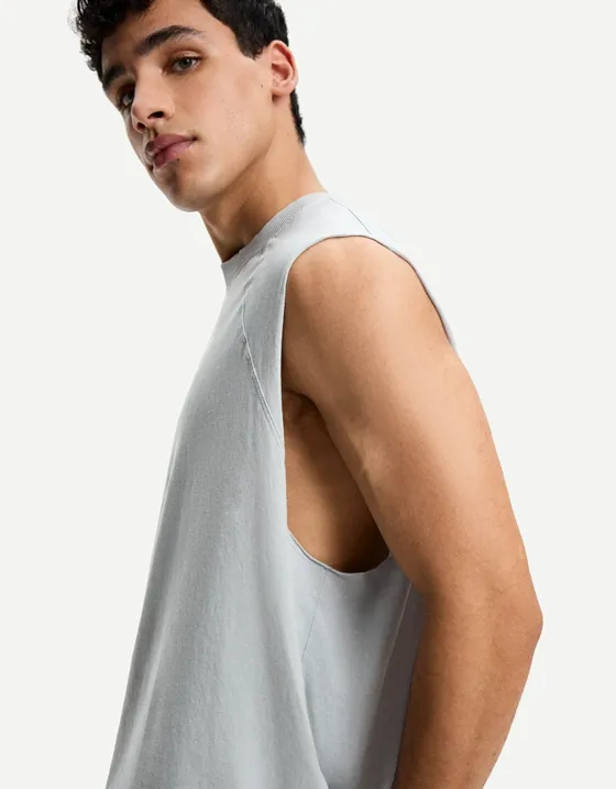 Топ без рукавов