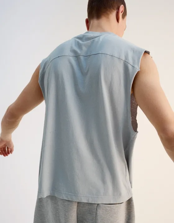 Топ без рукавов