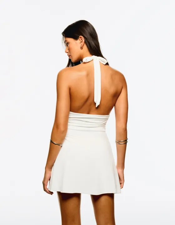 Платье мини с горловиной халтер