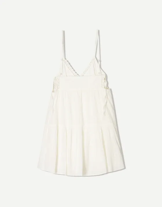 Мини-платье из рельефной ткани с кружевом