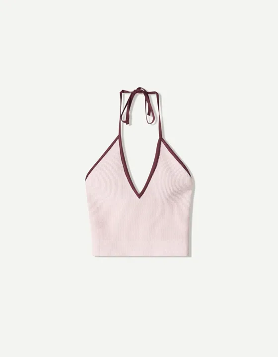 Топ с горловиной халтер и контрастной отделкой