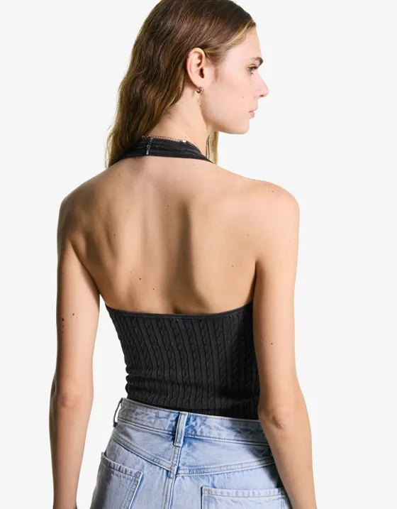 Топ из трикотажа с узором «косы» и горловиной халтер