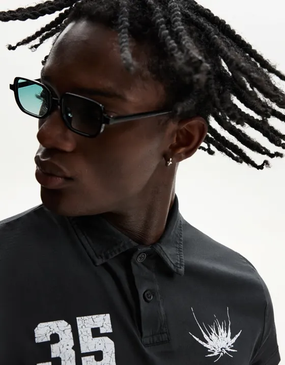 Солнцезащитные очки в пластмассовой оправе