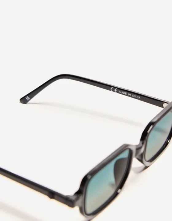 Солнцезащитные очки в пластмассовой оправе